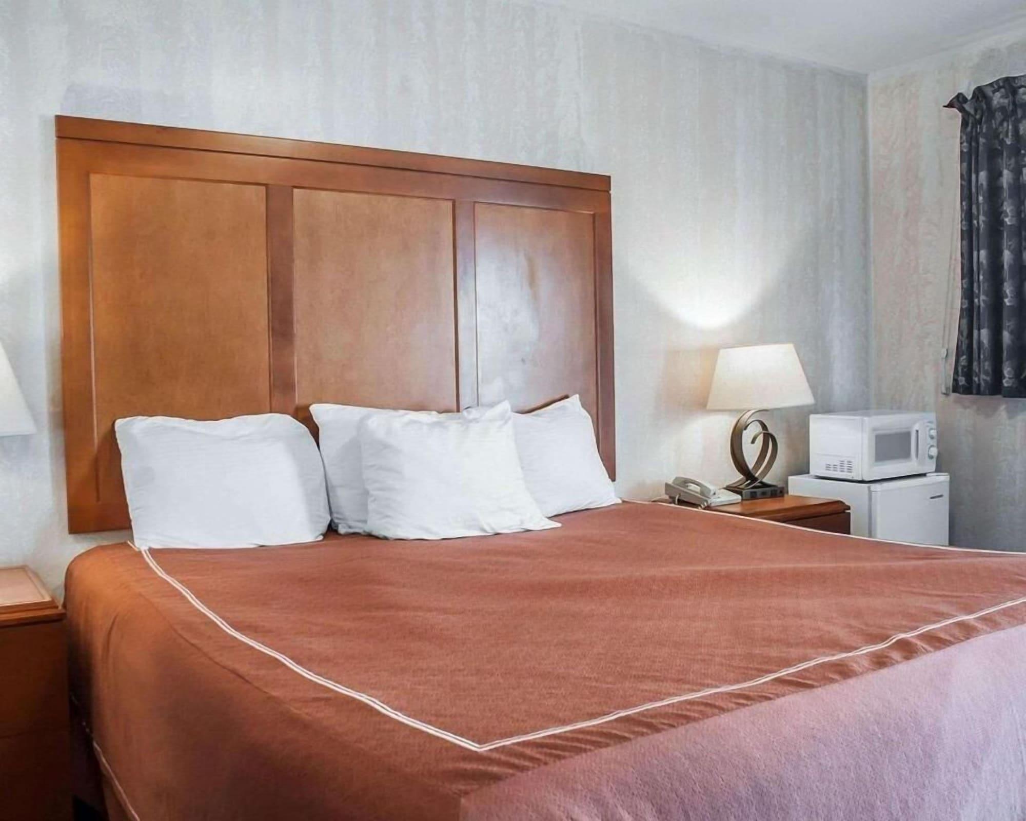 Castle Inn & Suites Ніагара-Фоллс Екстер'єр фото