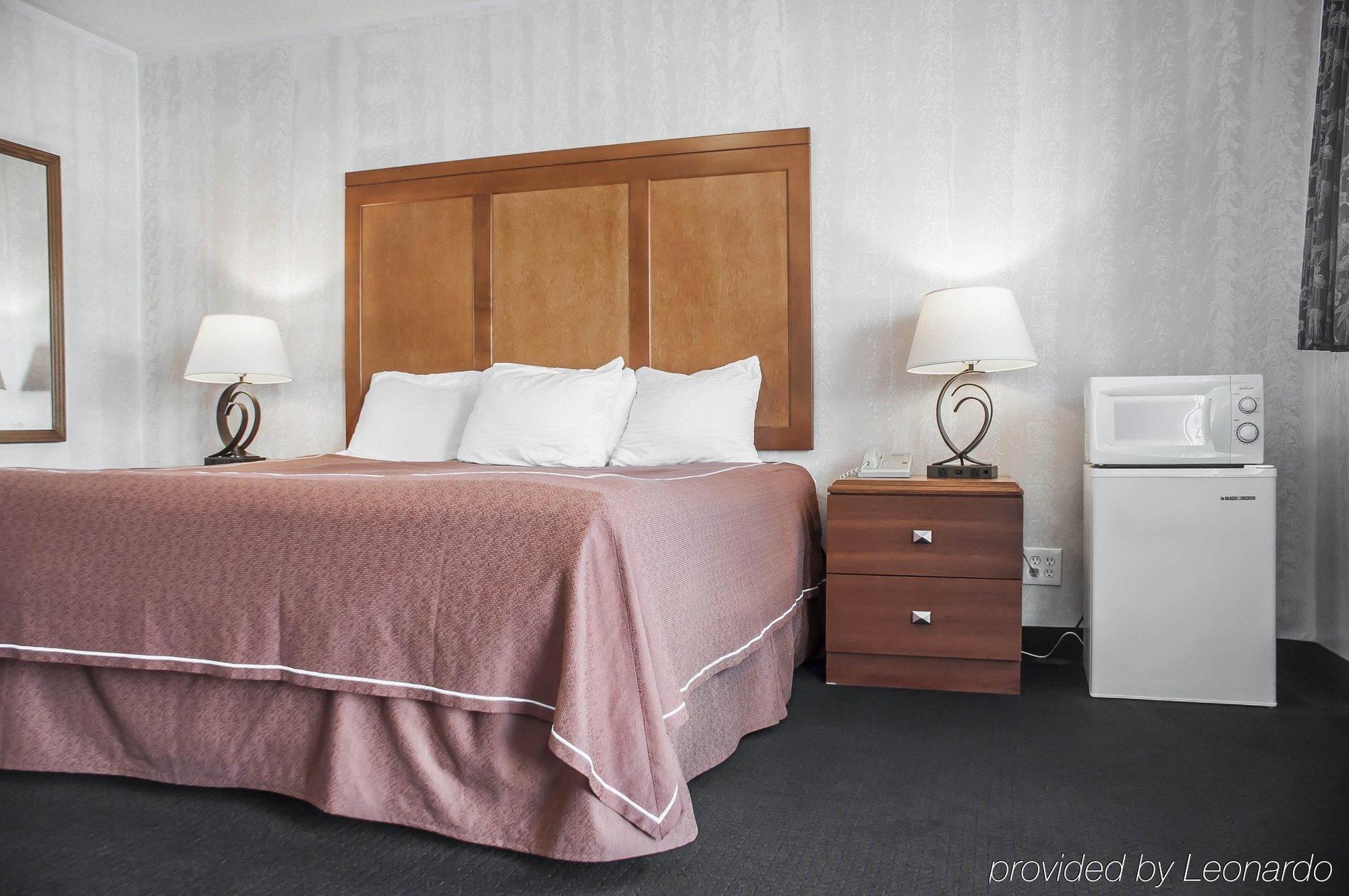 Castle Inn & Suites Ніагара-Фоллс Екстер'єр фото