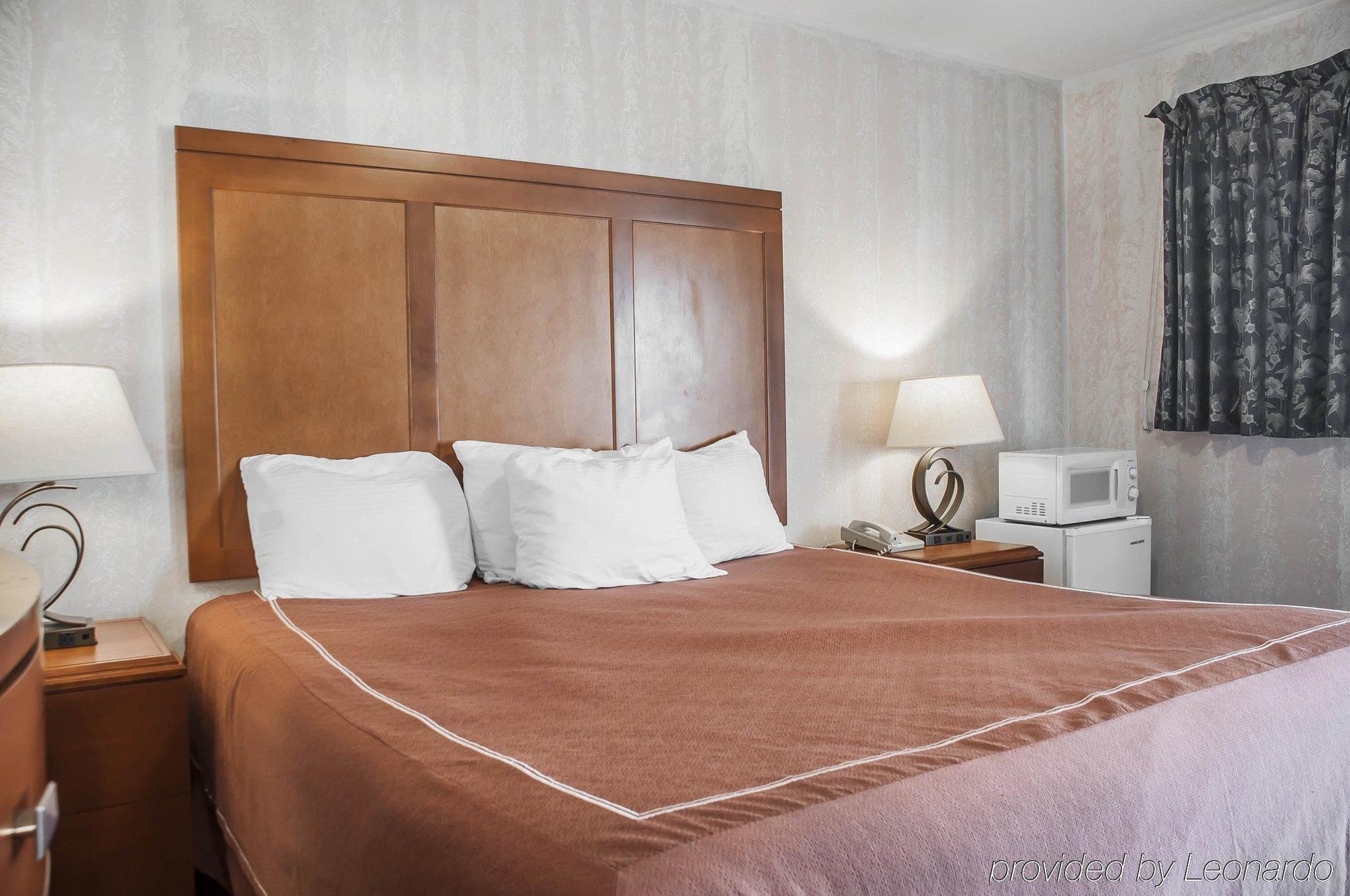 Castle Inn & Suites Ніагара-Фоллс Екстер'єр фото